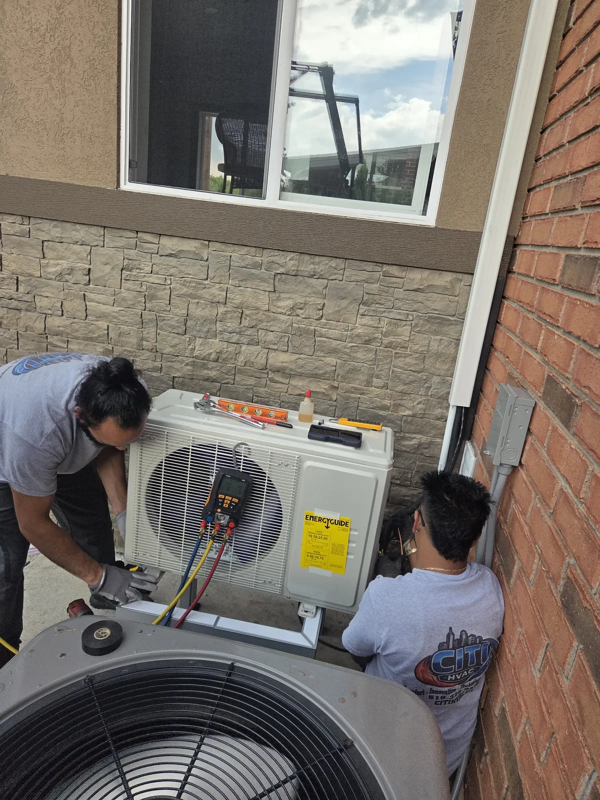 Refrigerant manifold gauge readings during mini-split commissioning — South Windsor ON